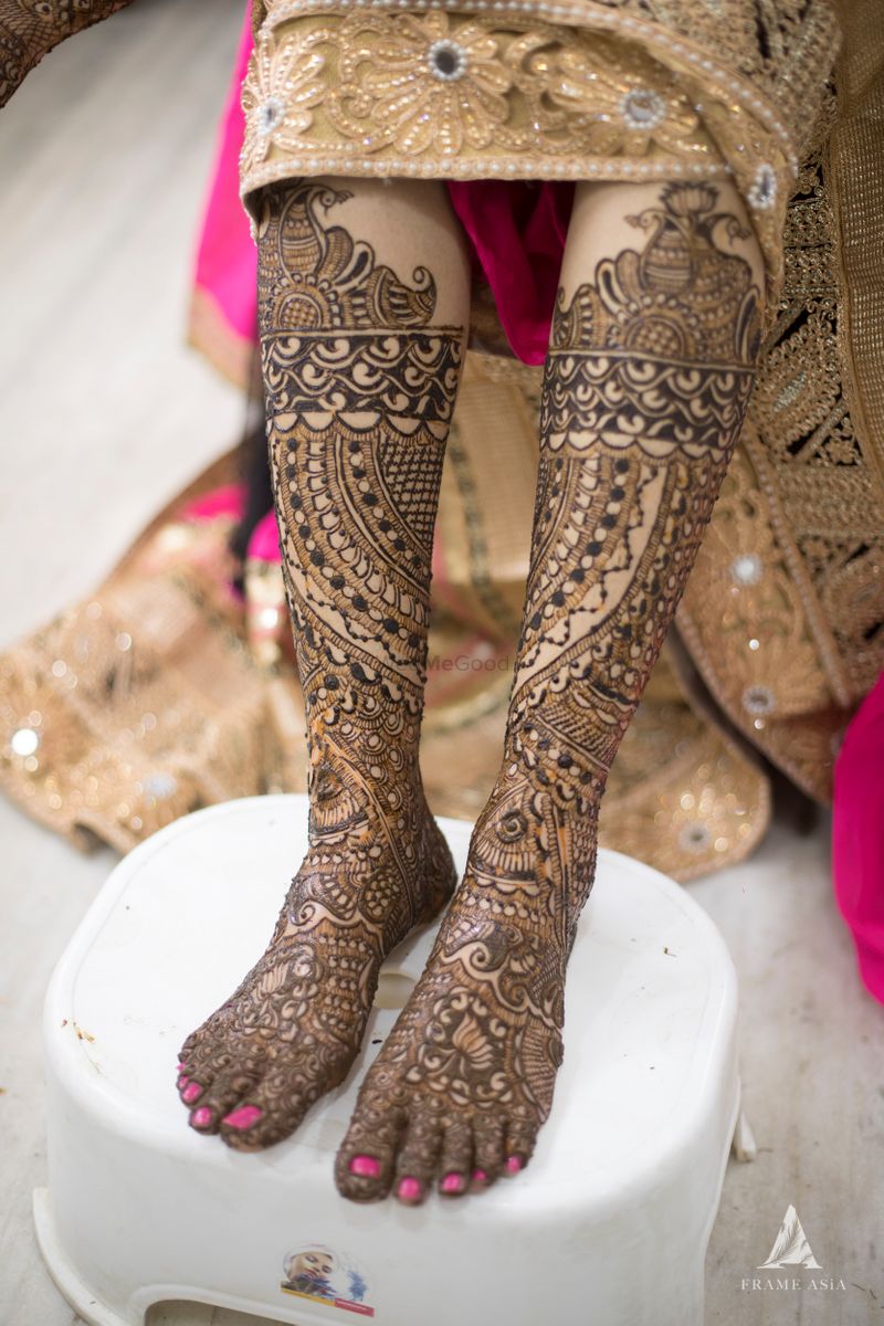 Bridal leg Mehndi designs ❤️ #varshika_mehandi_designs #mehndi #mehandi  #mehendi #artist #henna #bridalshower #bridalmehendi #portrai... | Instagram