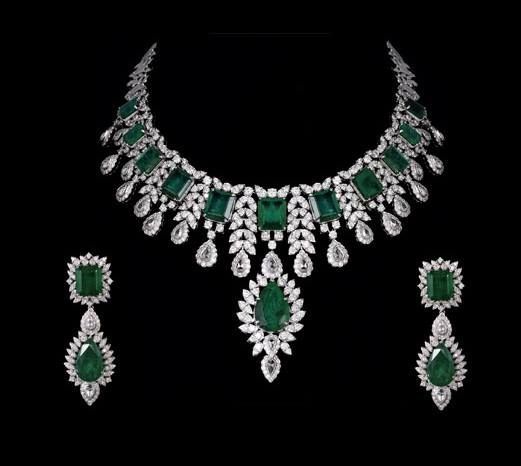 Photo of emerald and diamond necklace