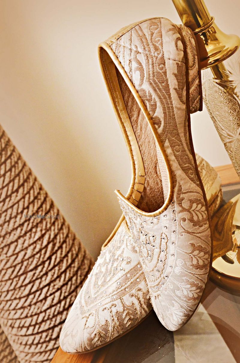Groom jutti with deals heels