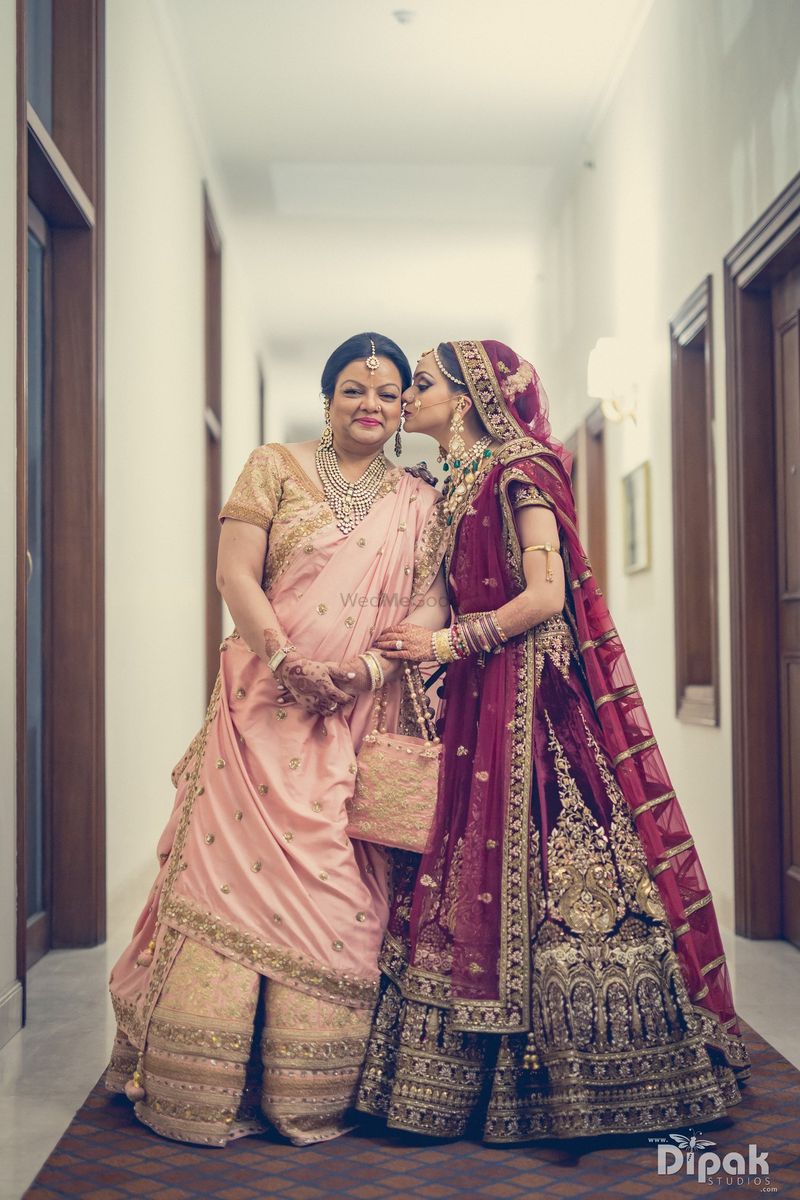 Mother-daughter Colour-coordinated Wedding outfits that are absolutely  super cool!