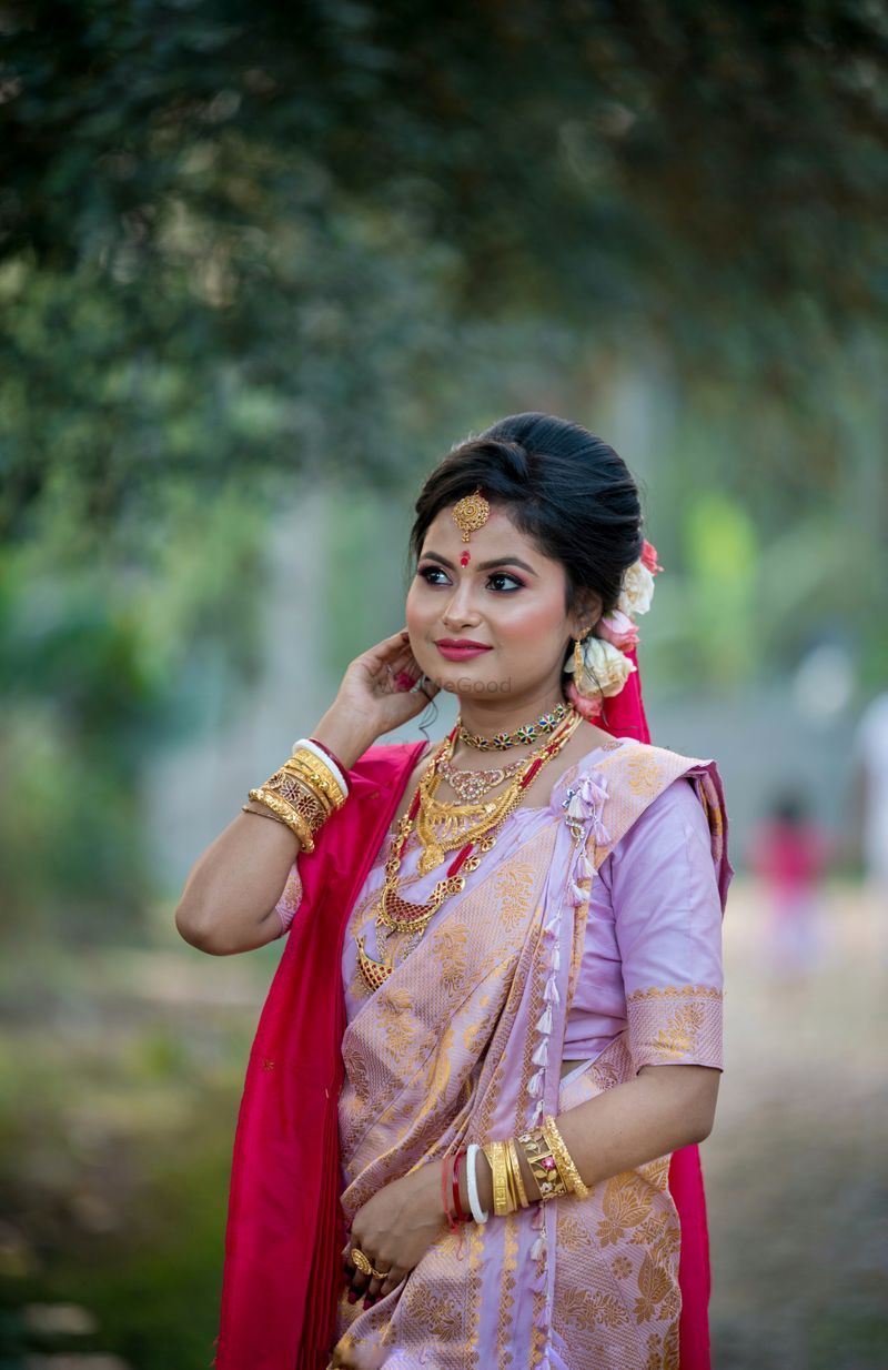 Pin by Sourajit Ghosh on Bride photoshoot | Indian bride photography poses, Bride  poses, Beautiful indian brides