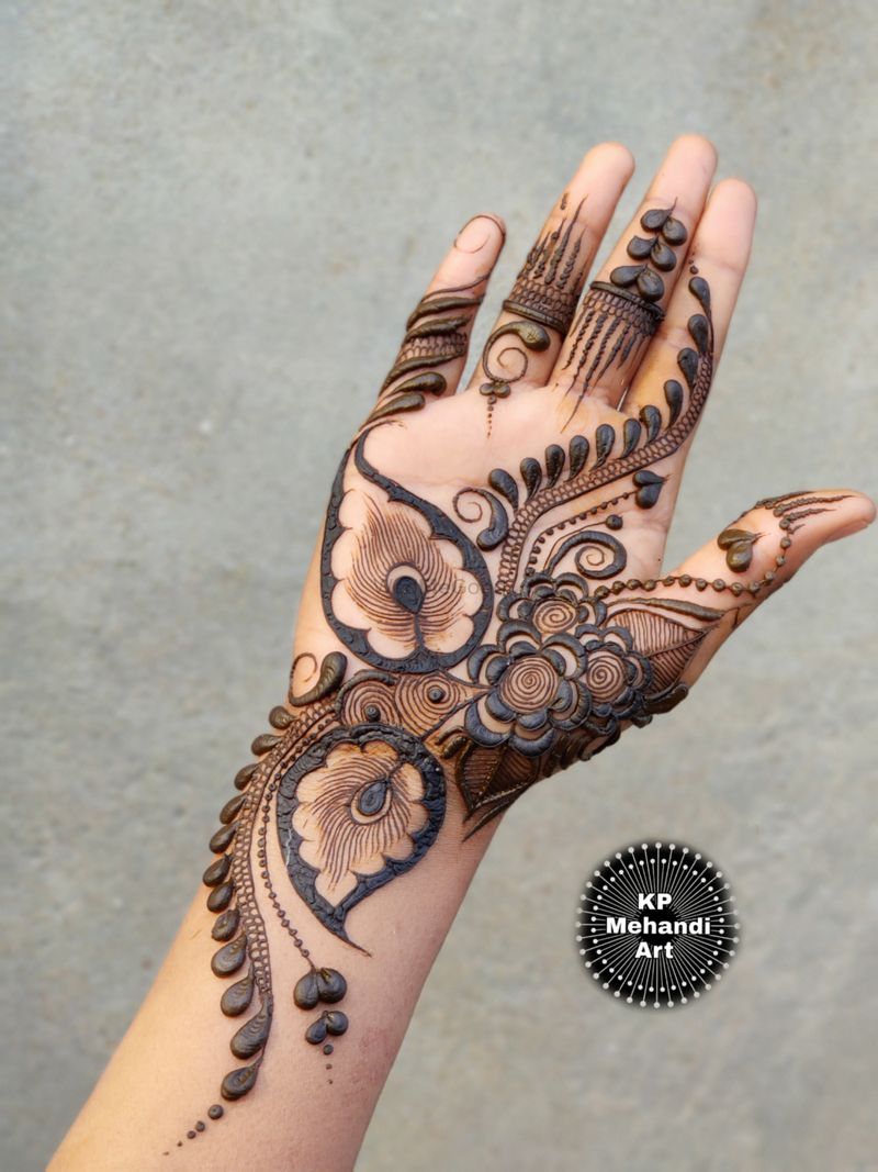 Mehndi artist in Lucknow Indira Nagar at best price in Lucknow