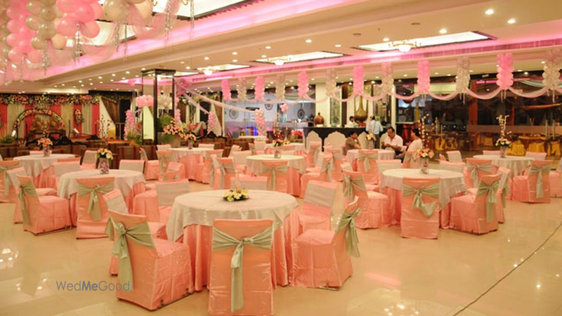 raj mahal banquet karkarduma