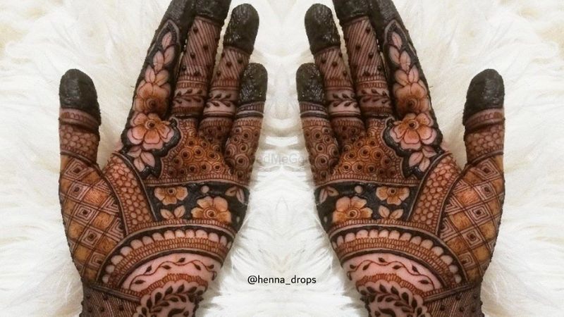 Nikhat Mehandi and Makeup Artist in Yerawada,Pune - Best Mehendi Artists in  Pune - Justdial