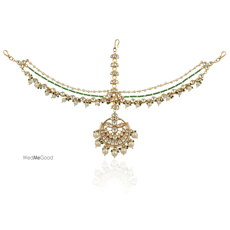 WHITE MATHAPATTI WITH PEARL AND GREEN MOTI LINE