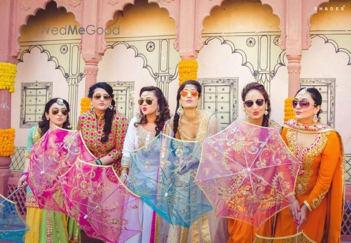 The Most Interesting Props For Your Bridal Girl Squad Pictures!