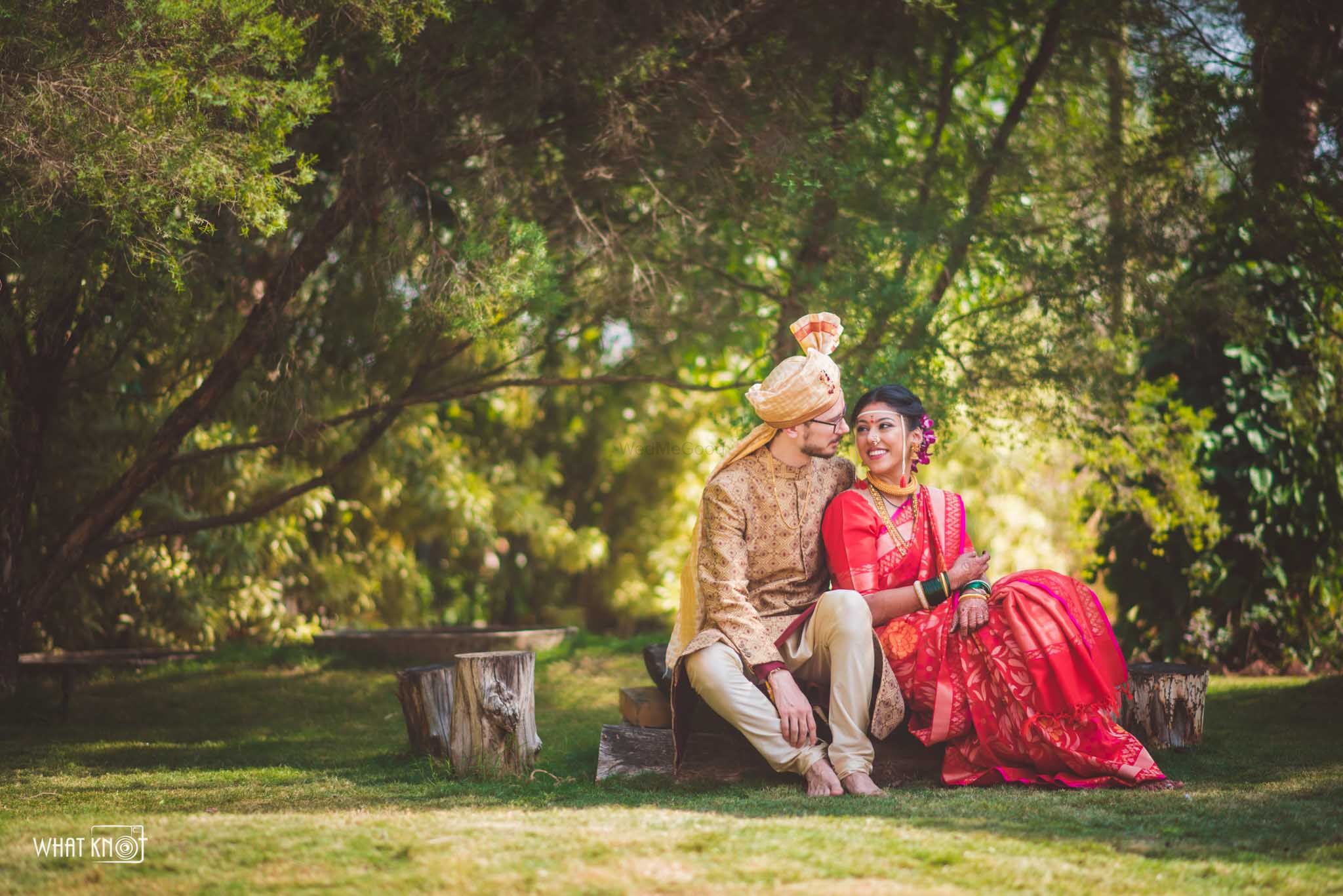 40+ Stylish Maharashtrian Bridal Looks That We Have A Crush On! | Wedding  couple poses, Wedding couple poses photography, Indian bride photography  poses